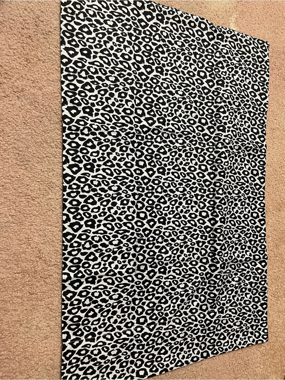 Mainstays Black and White Leopard fitted sheet & pillowcase ( new)